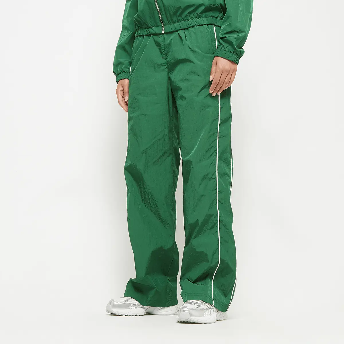 

Спортивные брюки Nike Sportswear Windrunner Woven High Rise OH Pant, зеленый