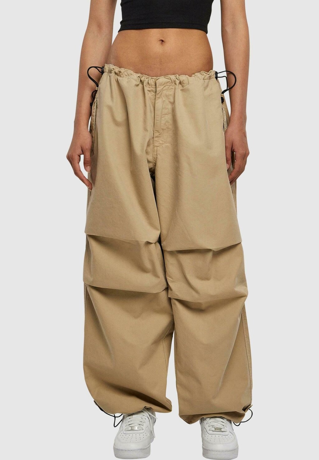 

Брюки Parachute Urban Classics, цвет wetsand
