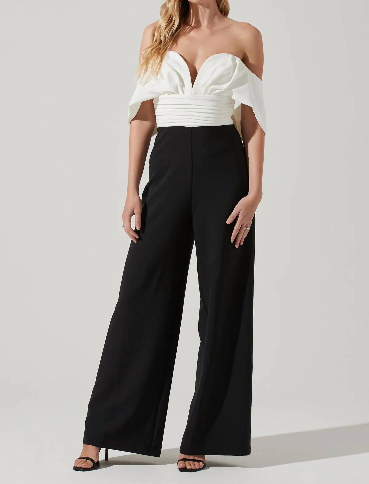 

Комбинезон Betania Wide Leg черного цвета ASTR