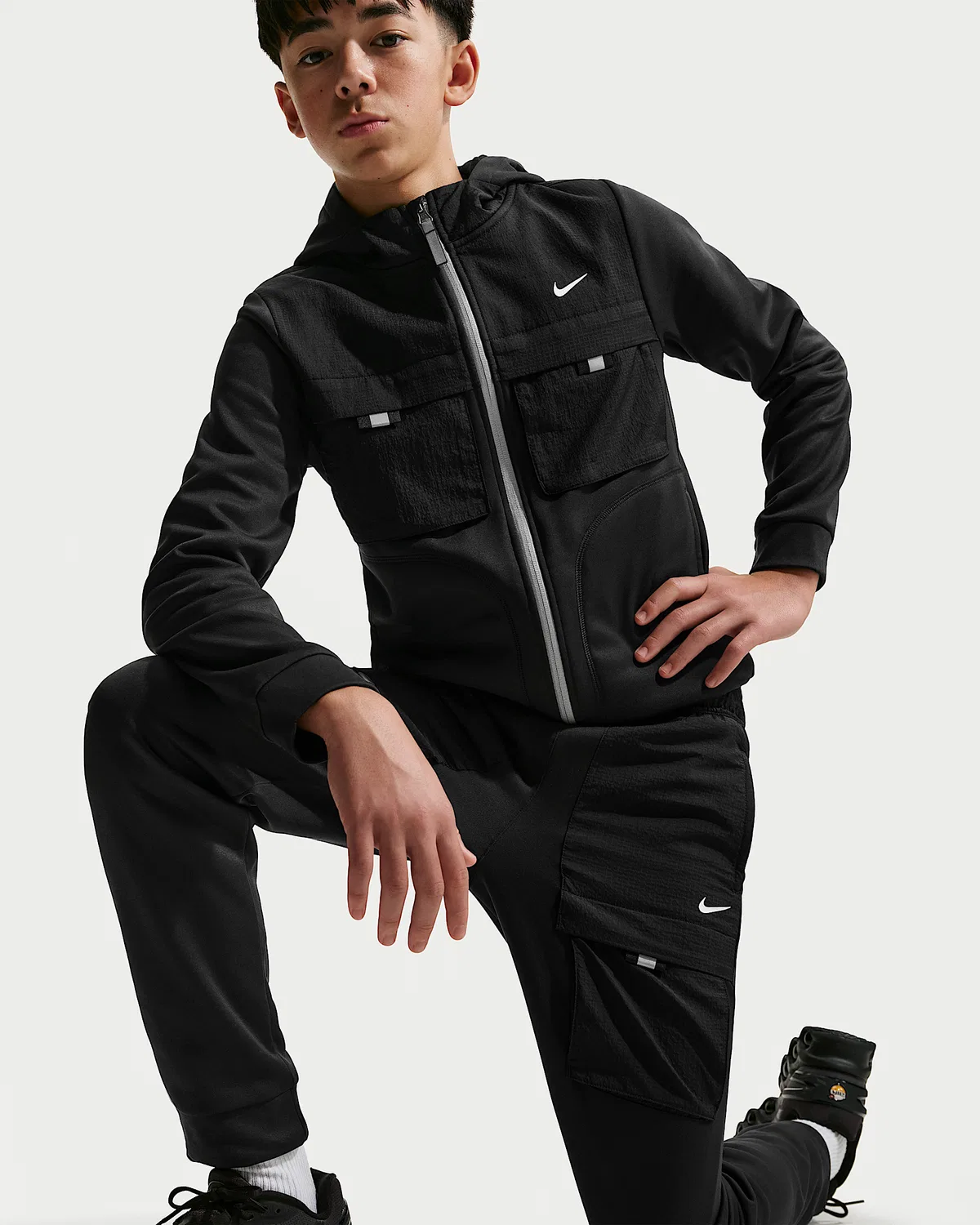 Детские штаны Nike Sportswear City Utility, Black/Black/White — фото 4