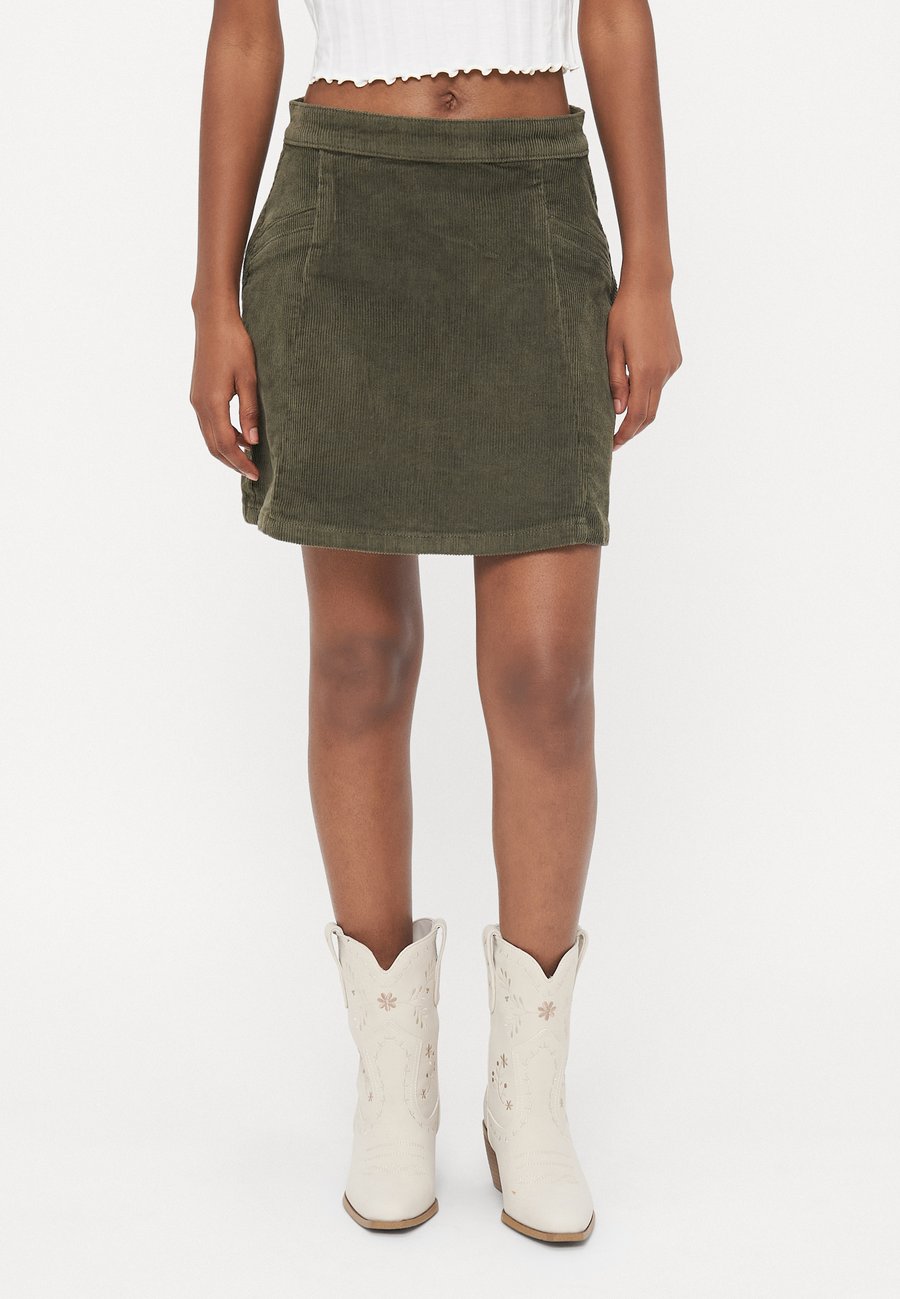 

Юбка Vero Moda Petite VMKATA SHORT SKIRT , Grape Leaf/Dark Green