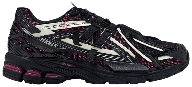 

Кроссовки New Balance 1906A 'Black Dragon Berry', черный
