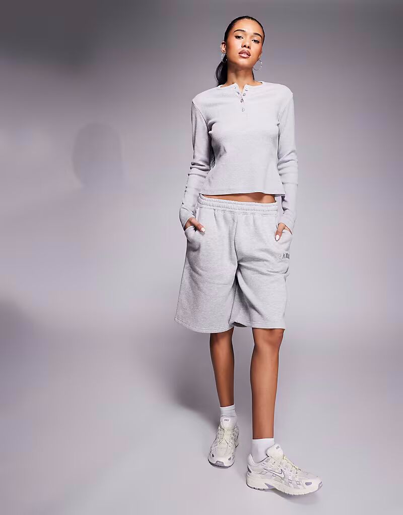 

Эксклюзивный топ из хлопка с пуговицами спереди, с длинными рукавами, в рубчик, темно-серого меланжевого цвета Kaiia