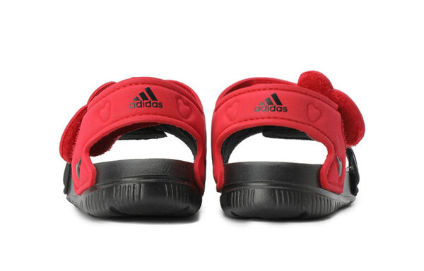Сандалии x disney m&m altaswim i красные сандалии Adidas, черный — фото 4