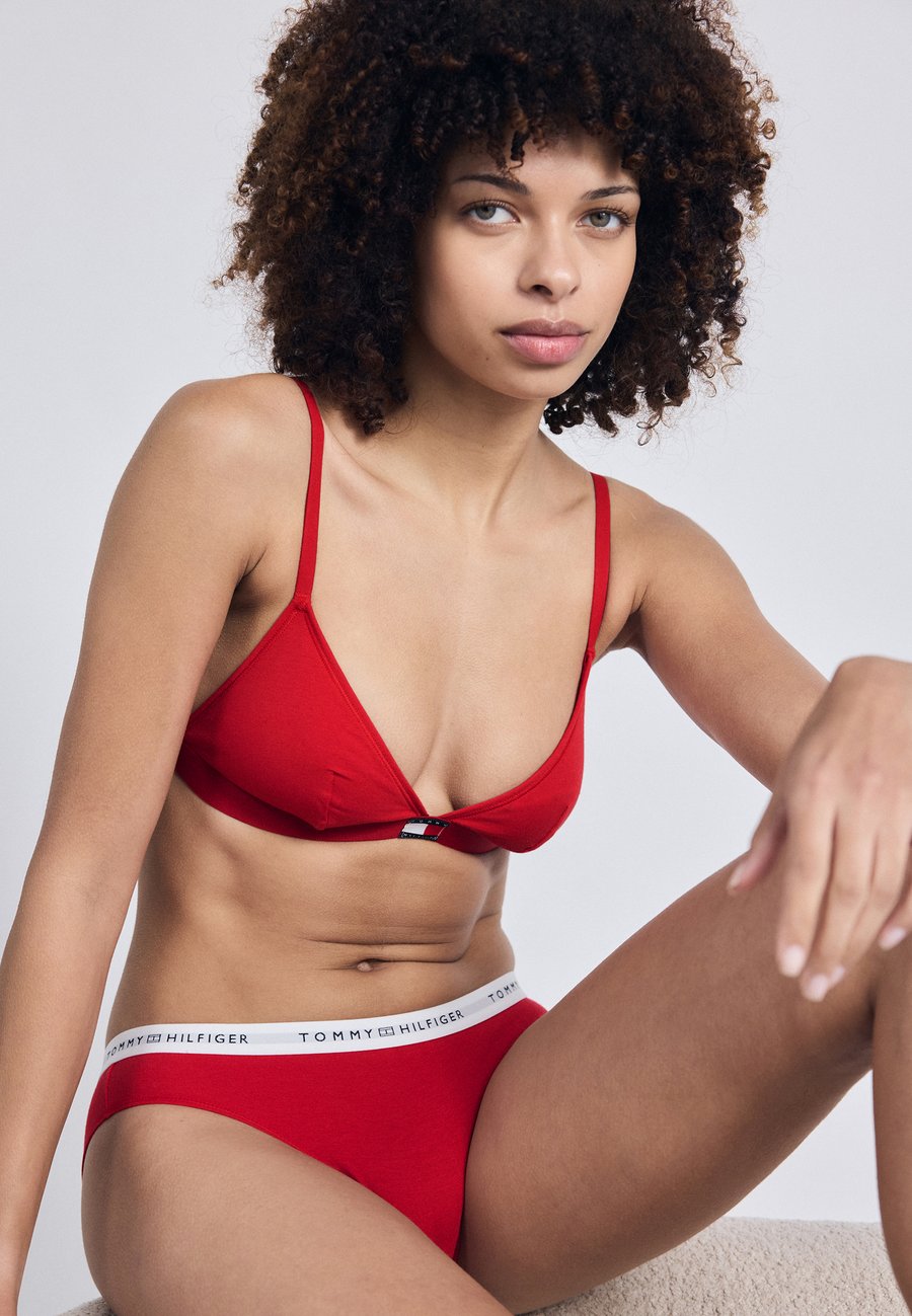 

Трусы Tommy Hilfiger PANTY TABLE THONG, Primary Red/Red