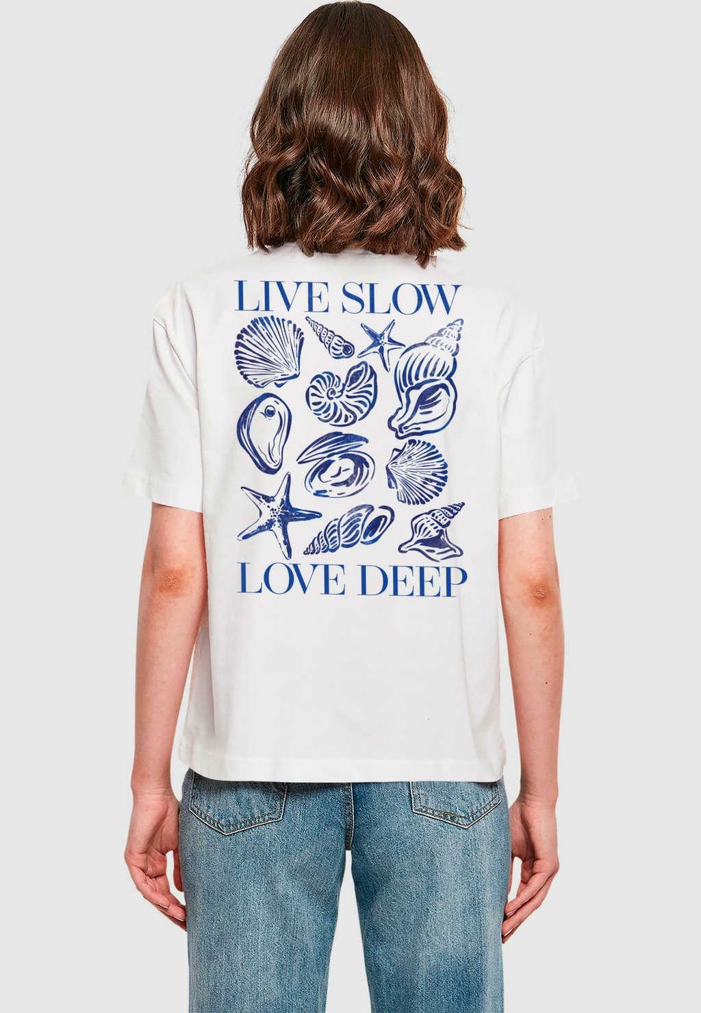 

Футболка с принтом LIVE SLOW SEASHELLS Mister Tee, белый