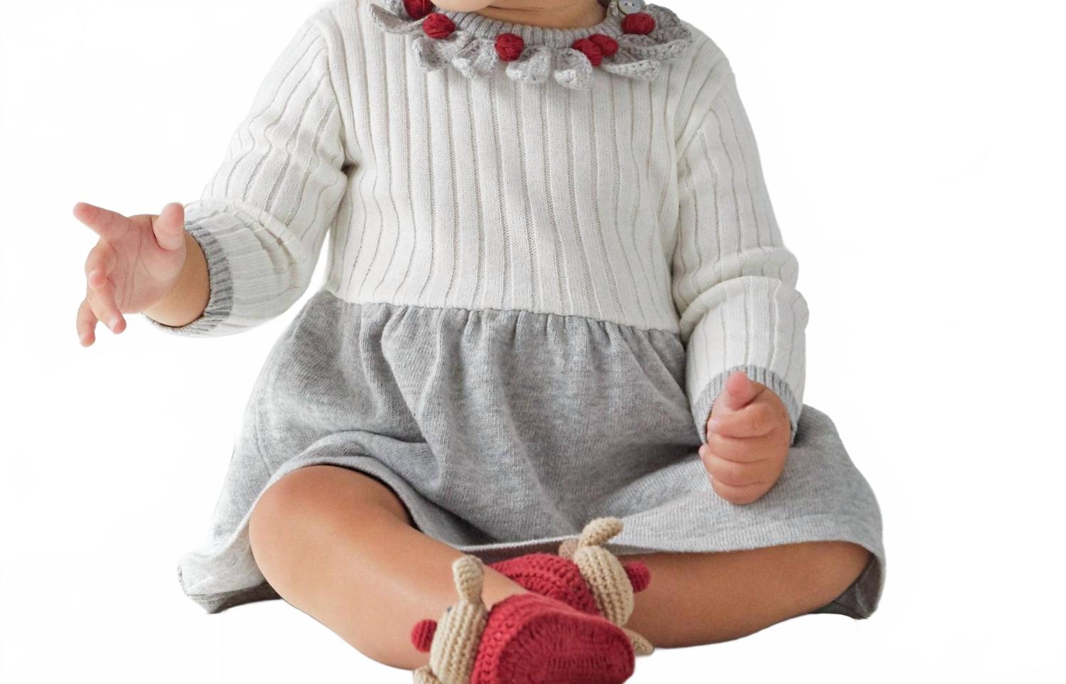 

Праздничное вязаное платье для девочки Rosa в сером цвете Elegant Baby, серый