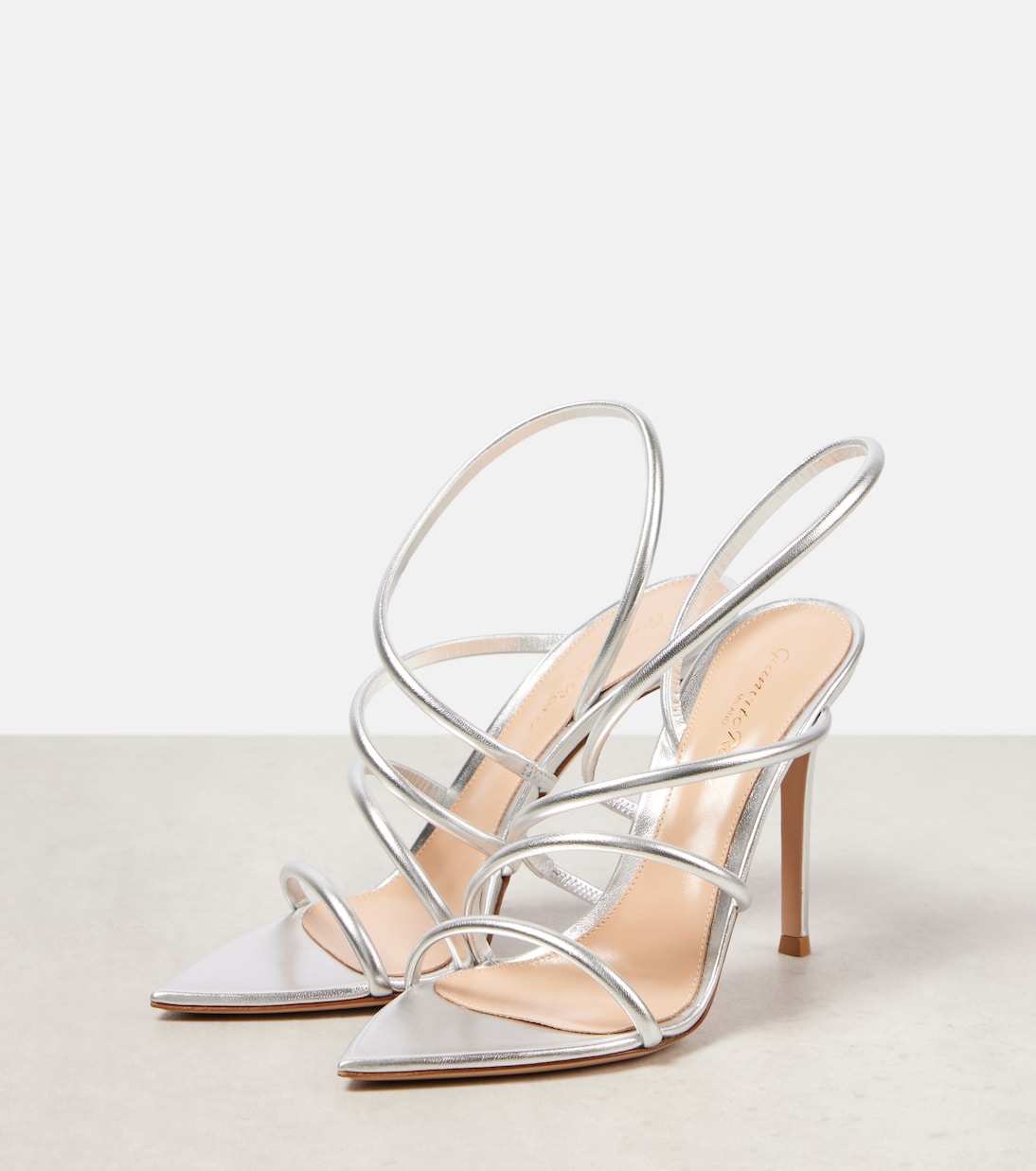Сандалии из металлизированной кожи Ettie 105 Gianvito Rossi, серебряный — фото 4