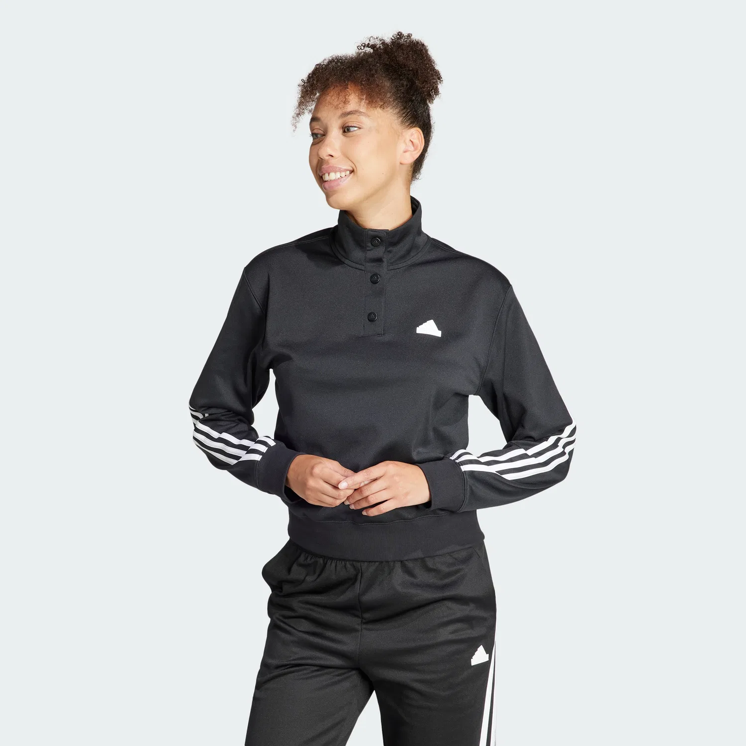 Женская чёрно-белая спортивная куртка с тремя полосками от Adidas — фото 2