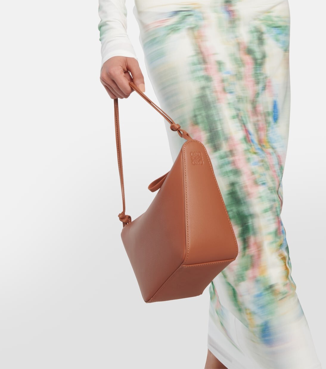 Миниатюрная кожаная сумка через плечо hammock Loewe, коричневый — фото 2