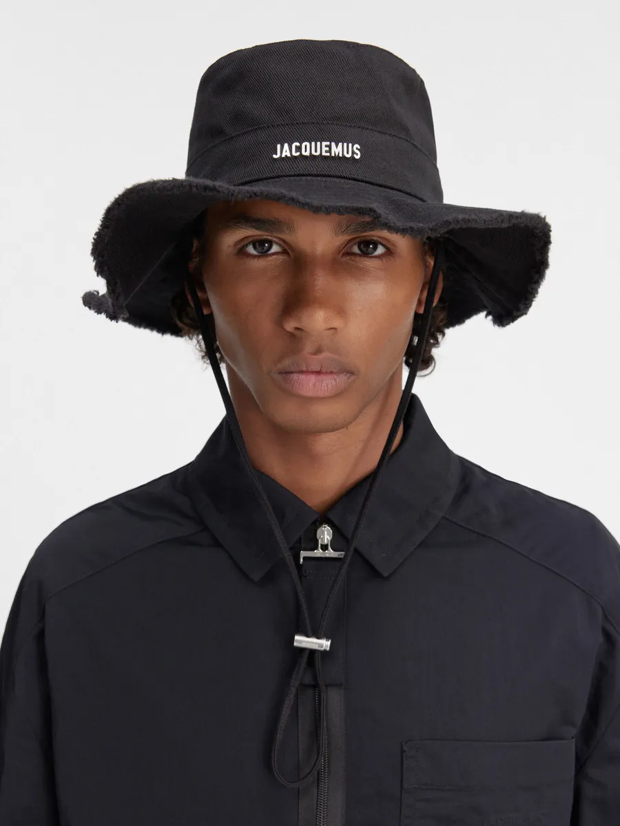 

Потертая экспедиционная шляпа Ле Боб Артишо Jacquemus, черный