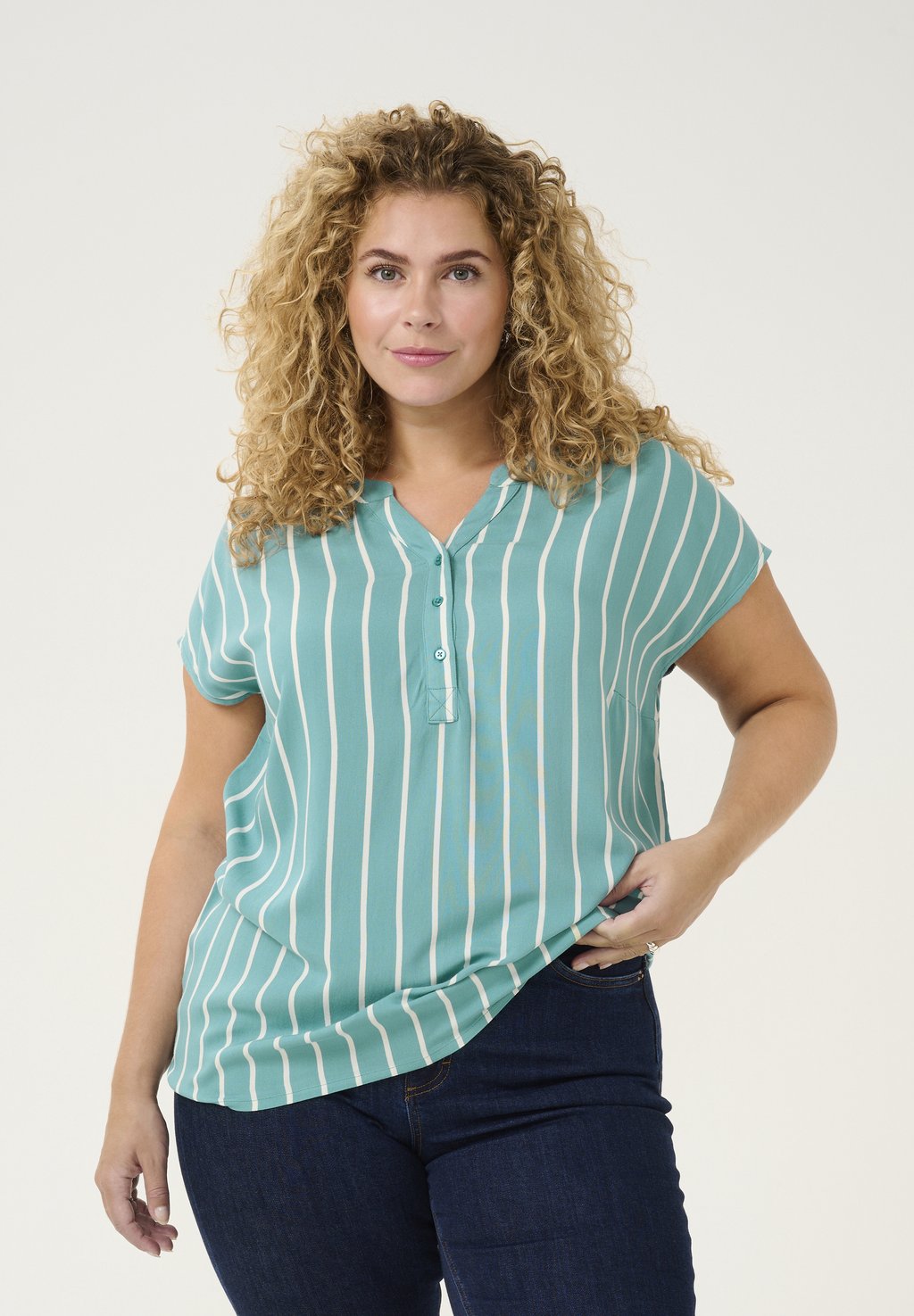 

Блуза KCSIDA Kaffe Curve, цвет Teal Chalk Stripe