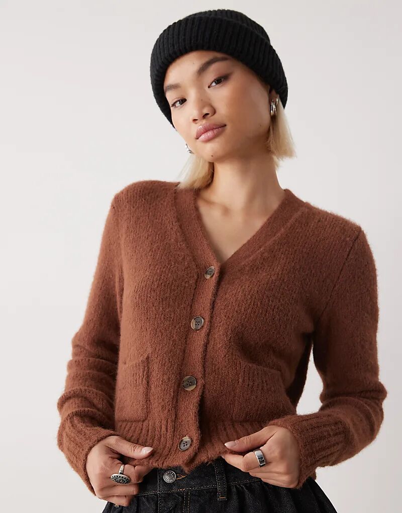 

Укороченный кардиган Monki с передними карманами коричневого цвета