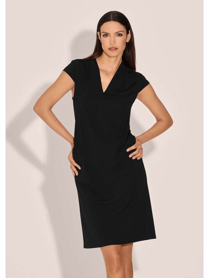 

MADELEINE Платье-футляр с V-образным вырезом и короткими рукавами, черного цвета