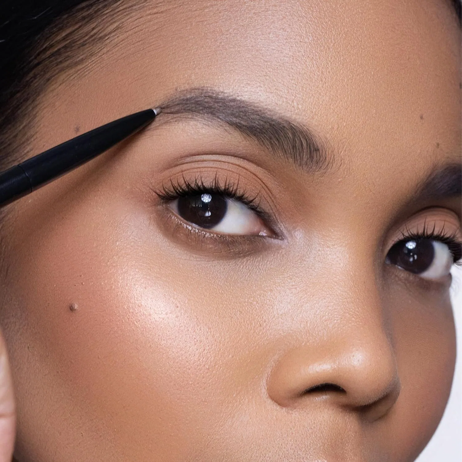 Карандаш для бровей Trish McEvoy Precision Brow Shaper Natural Brunette 0.03oz — фото 4