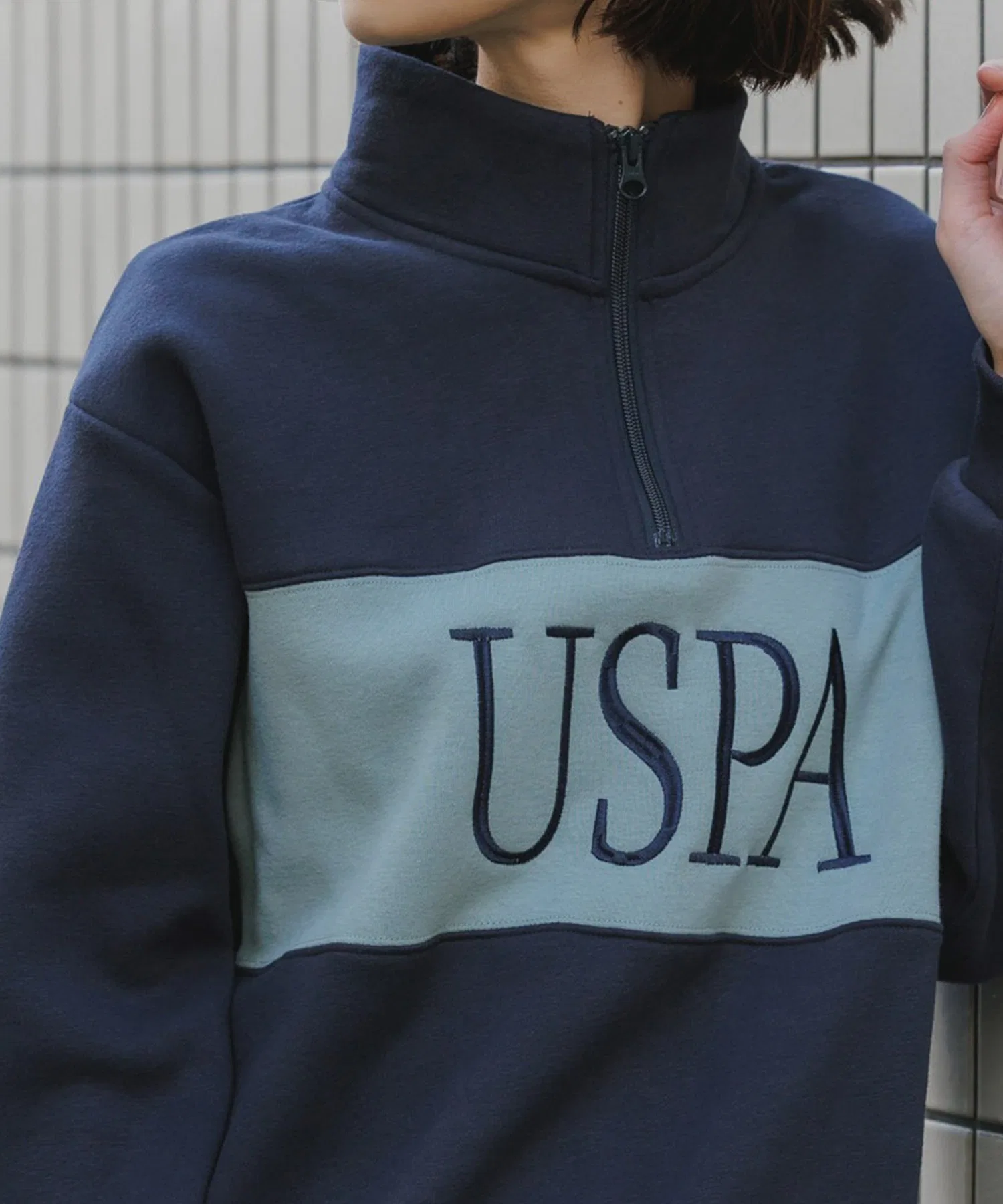Толстовка с высоким воротником и молнией до середины груди, производства US POLO ASSN.