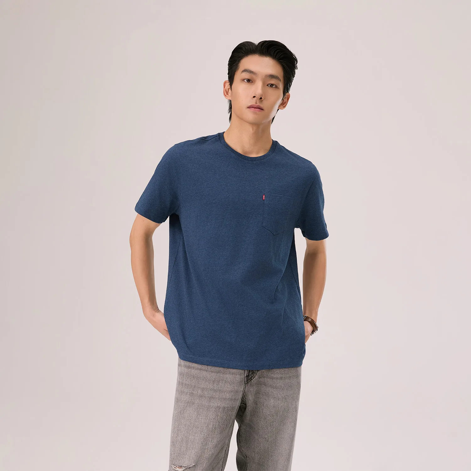 Levis Футболка унисекс темно-синяя с круглым вырезом тонкая — фото 4