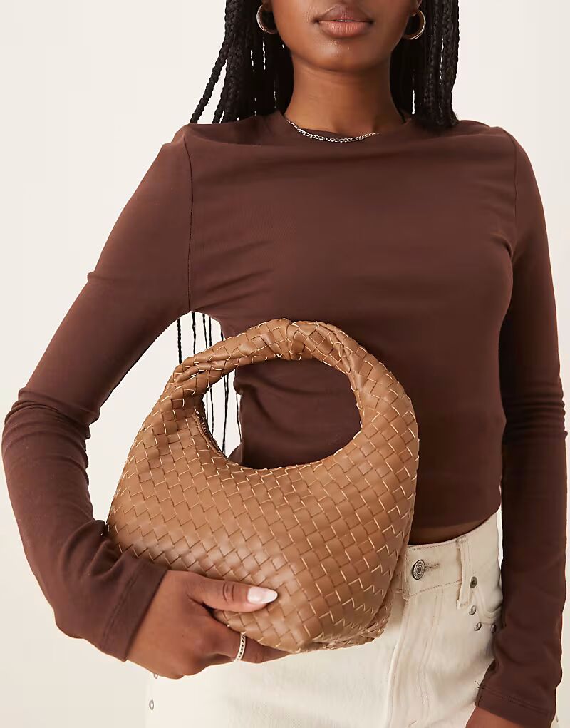 

Сумка-тоут Gina Tricot с закрученной ручкой светло-коричневого цвета