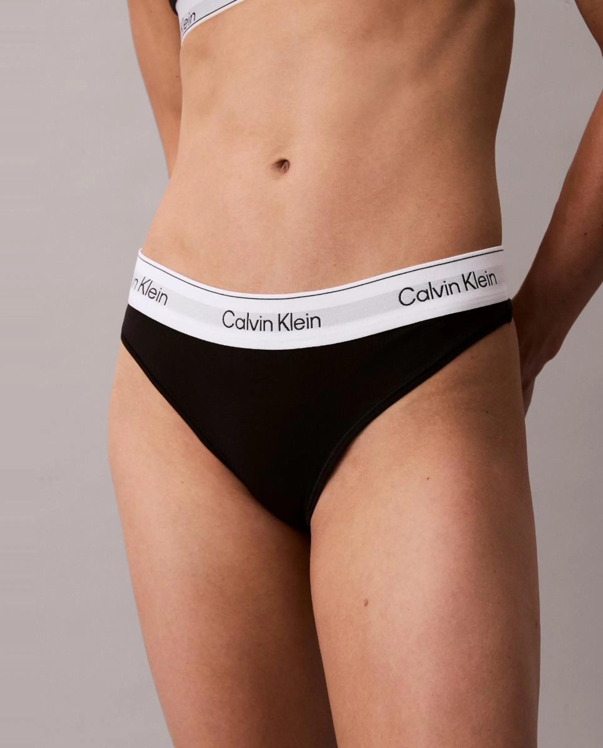 

Женские трусы-танга ICON COTTON MODAL Calvin Klein, черный