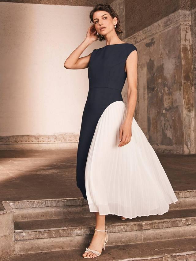 

Платье макси с контрастными складками Mint Velvet