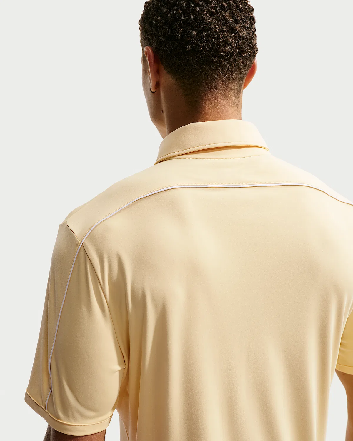 Мужское поло Nike Par Dri-FIT с логотипом на груди, Soft Yellow/White — фото 2