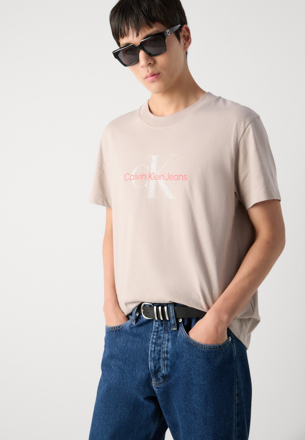 

Футболка с принтом TEXTURED MONOLOGO TEE Calvin Klein Jeans, белый