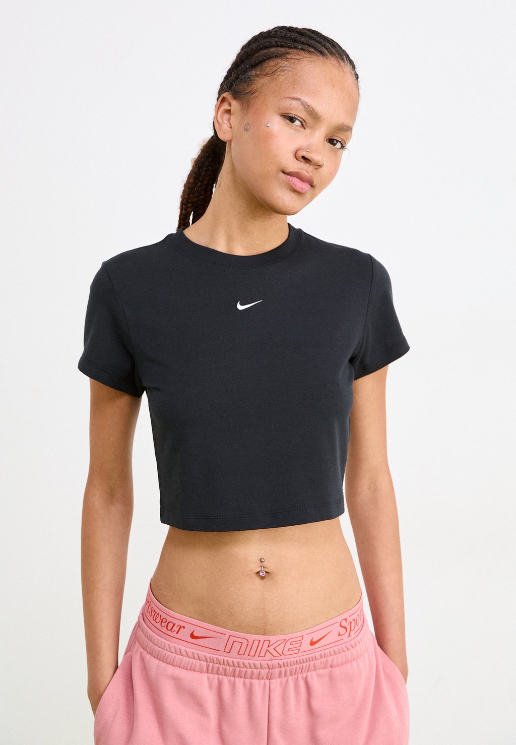 

Базовая футболка Nike Sportswear, черный
