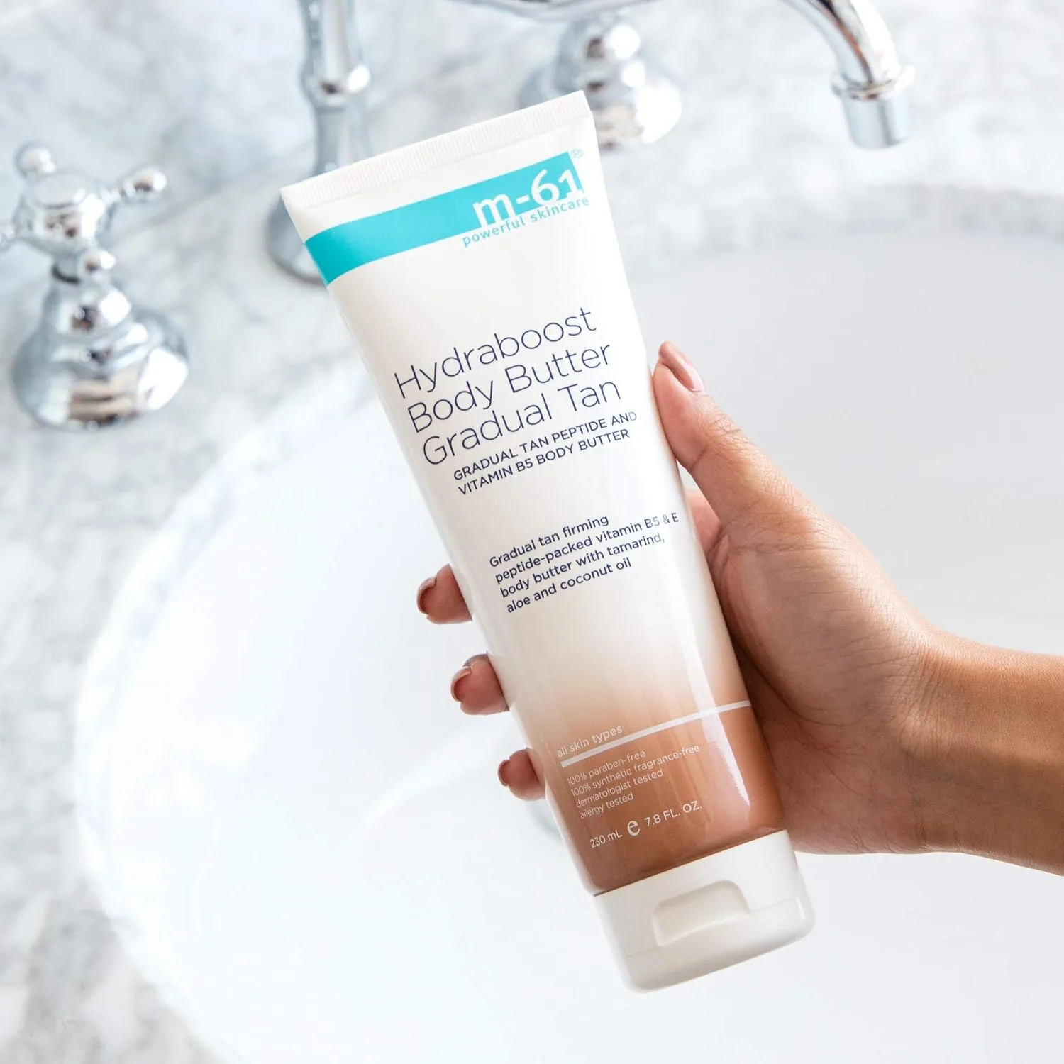 M-61 Hydraboost Gradual Tan Body Butter, увлажняющий и подтягивающий лосьон для тела без запаха, для ровного автозагара, с витамином E, алоэ и кокосовым маслом, 230 мл 231 мл (1 шт.) — фото 2