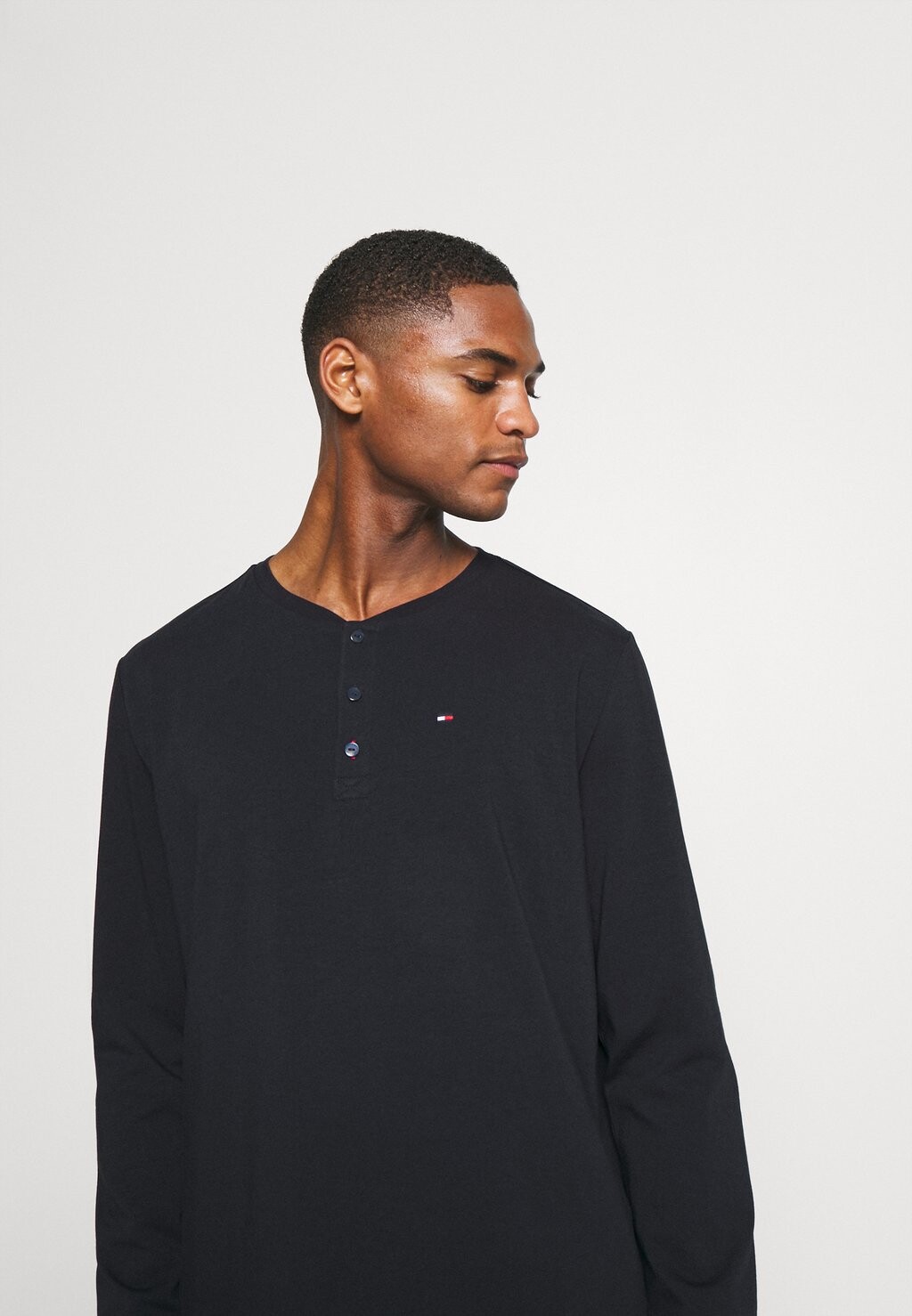 

Верх пижамы LOUNGE LONG SLEEVE HENLEY T-SHIRT Tommy Hilfiger, синий