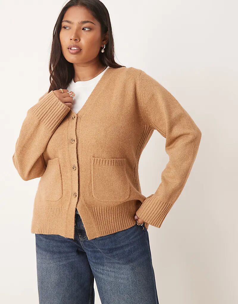 

Кардиган бойфренда ASOS DESIGN Curve А-силуэта с карманами бисквитного цвета Asos Curve