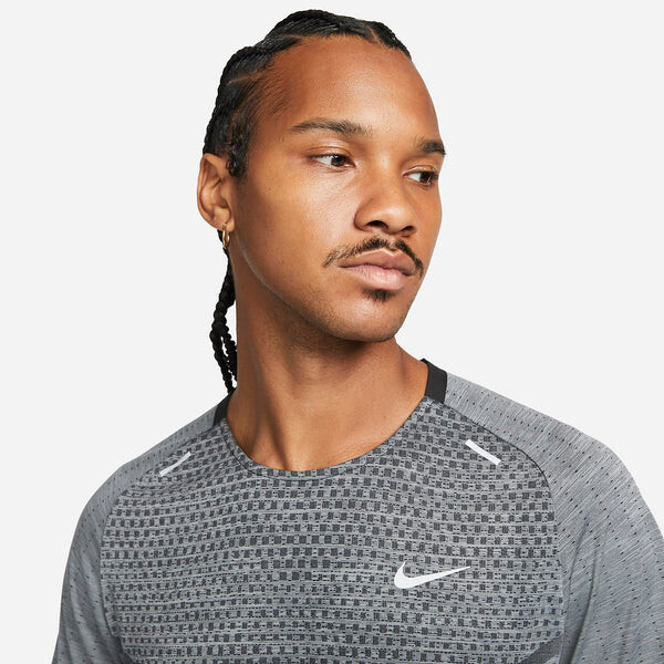 Футболка Nike Tech Knit Ultra Short-Sleeve 'Grey', серый — фото 2
