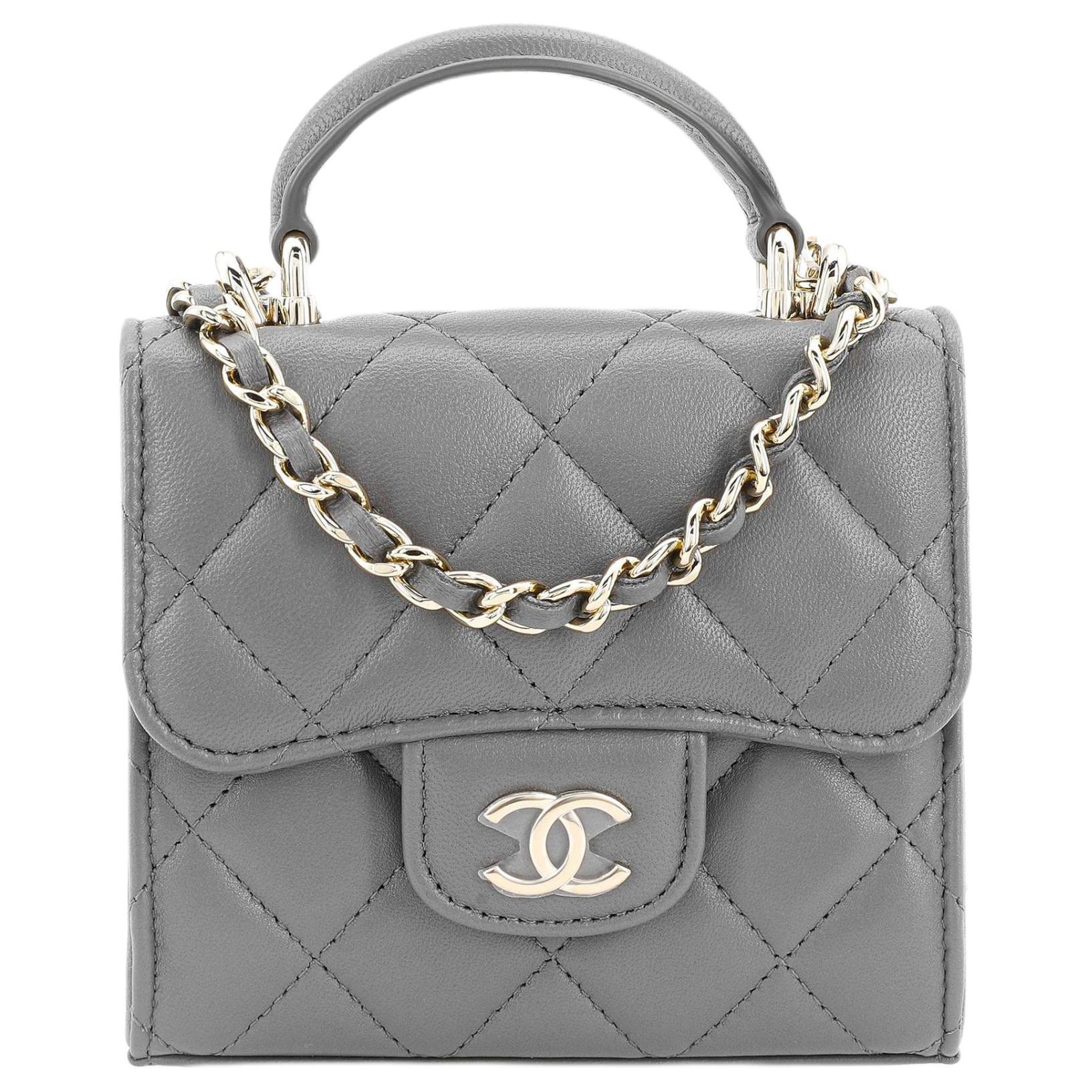 

CHANEL Женская мини-клатч из овчины серый