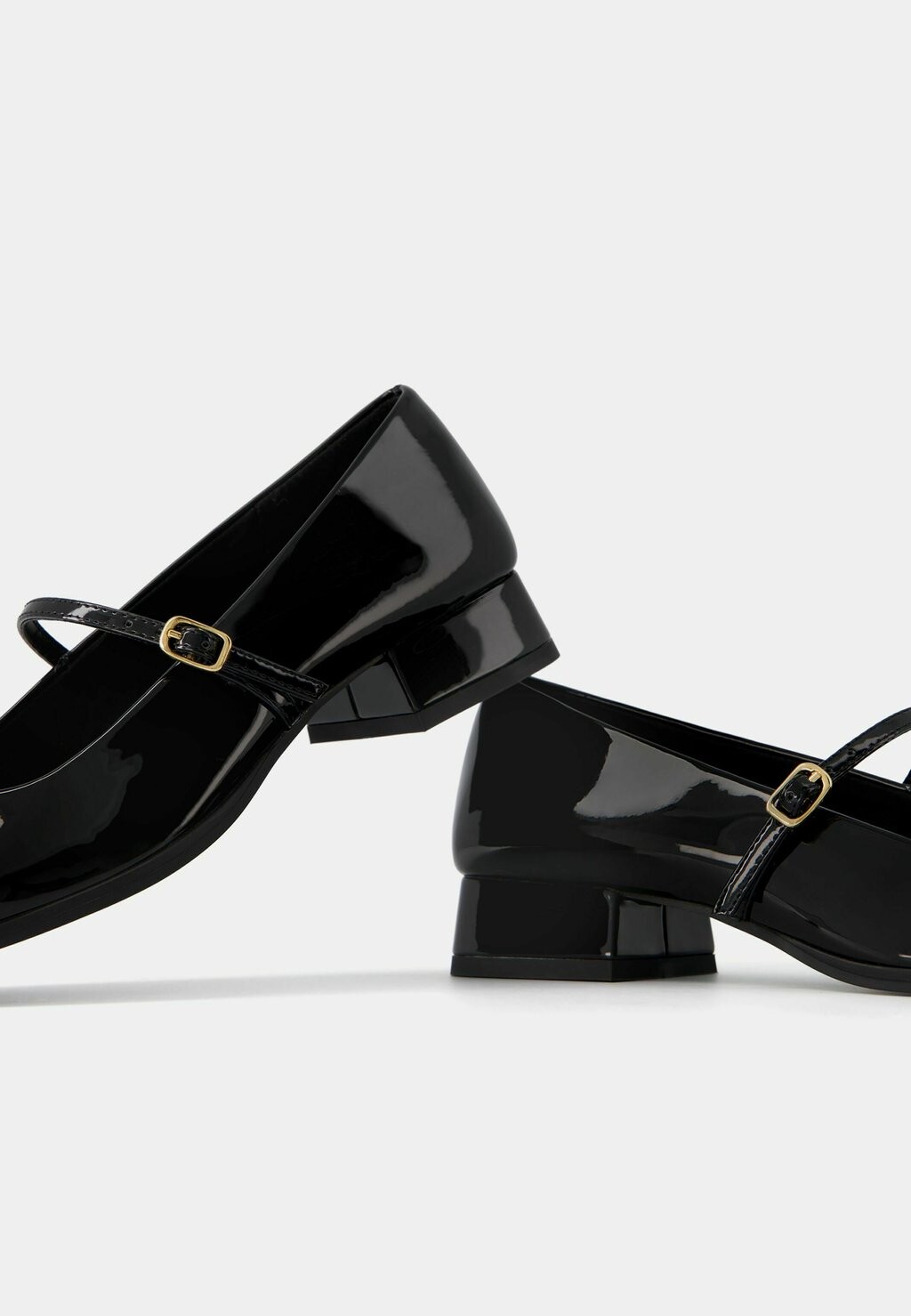 

Балетки BLOCK-HEEL MARY JANES Bershka, черный