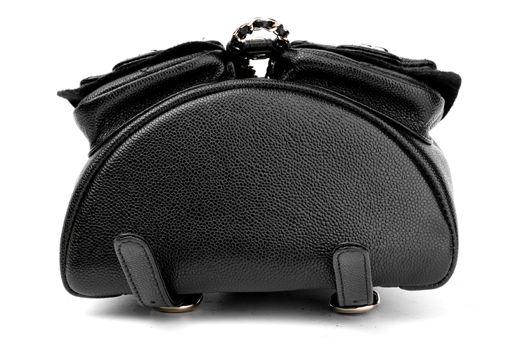 CHANEL Женский черный рюкзак из тисненой кожи — фото 4