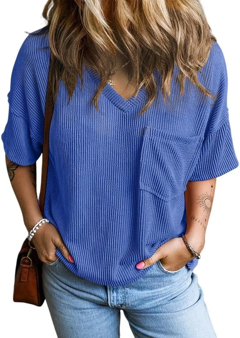 

Женская футболка с V-образным вырезом и карманом