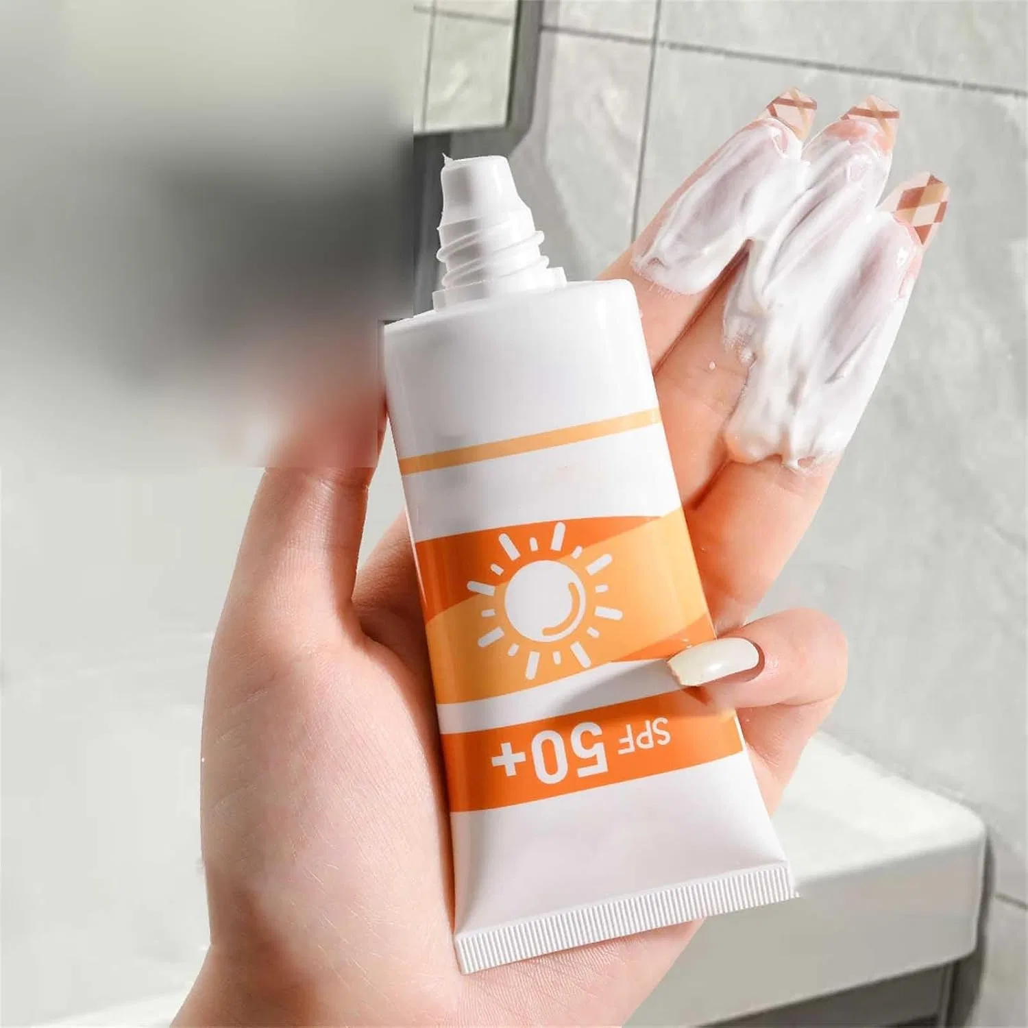 Солнцезащитный лосьон для тела SPF 50+ Generic, 90 мл, желтый — фото 2