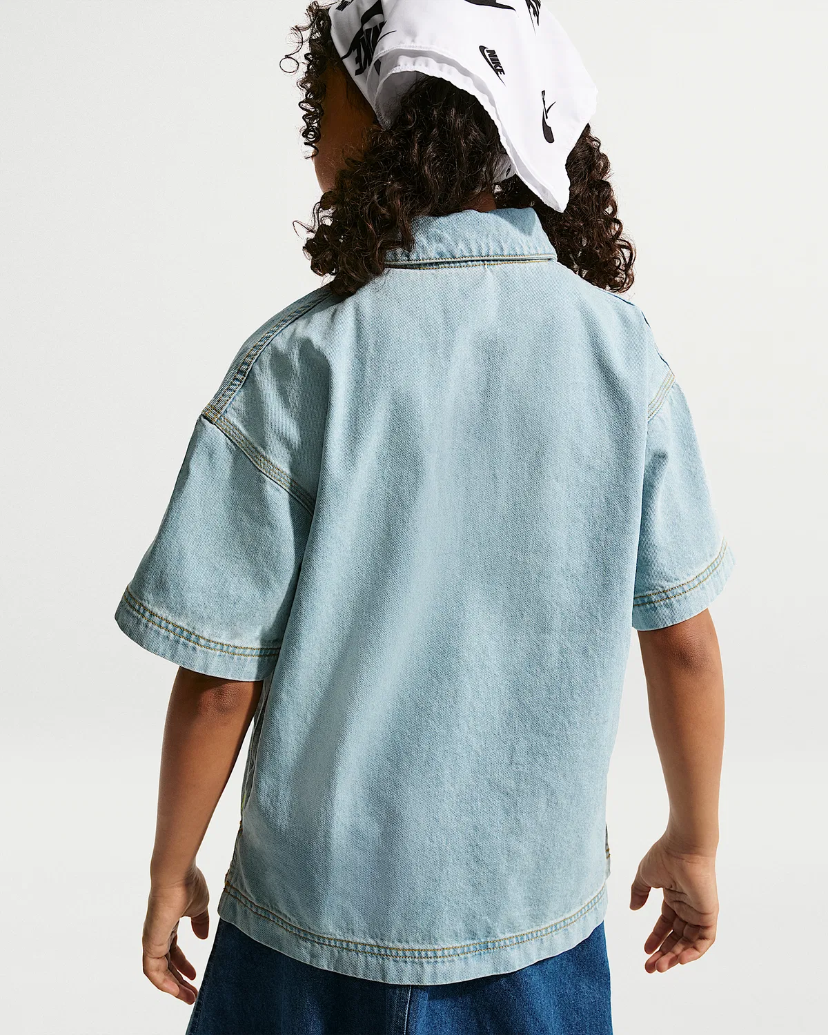 Детские джинсовые шорты с коротким рукавом поло Nike Sportswear Collection, Light Armory Blue/Light Armory Blue/Wheat/Light Armory Blue — фото 4