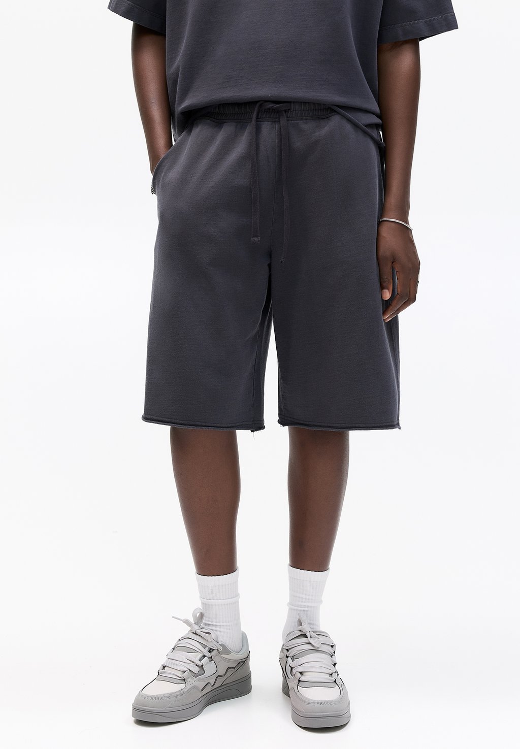 

Шорты Tracksuit bottoms PULL&BEAR, темно-серый