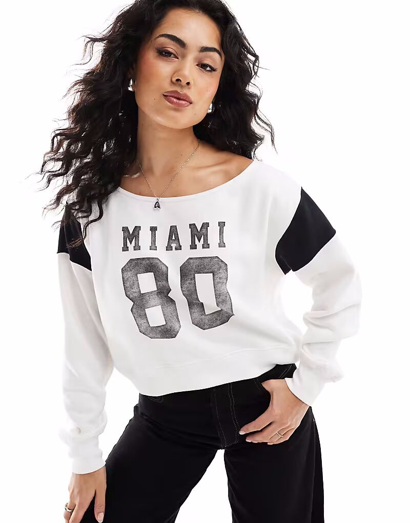 

Укороченный джемпер Hollister Miami с открытыми плечами белого цвета