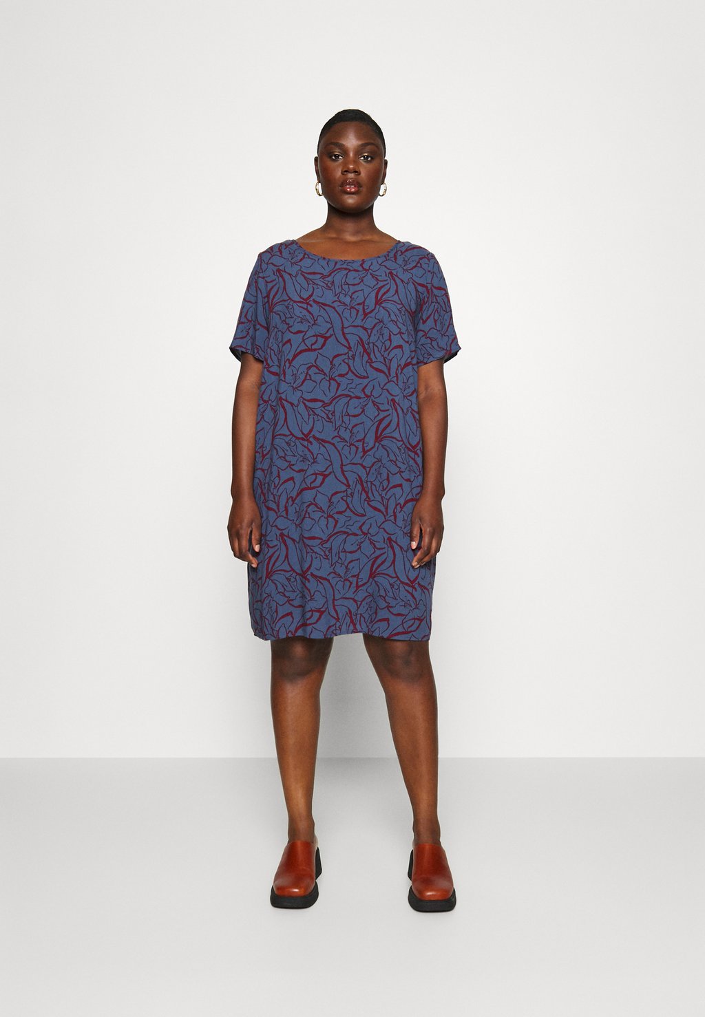 

Повседневное платье CARNOVA BECH LIFE TUNIC DRESS ONLY Carmakoma, темно-синий