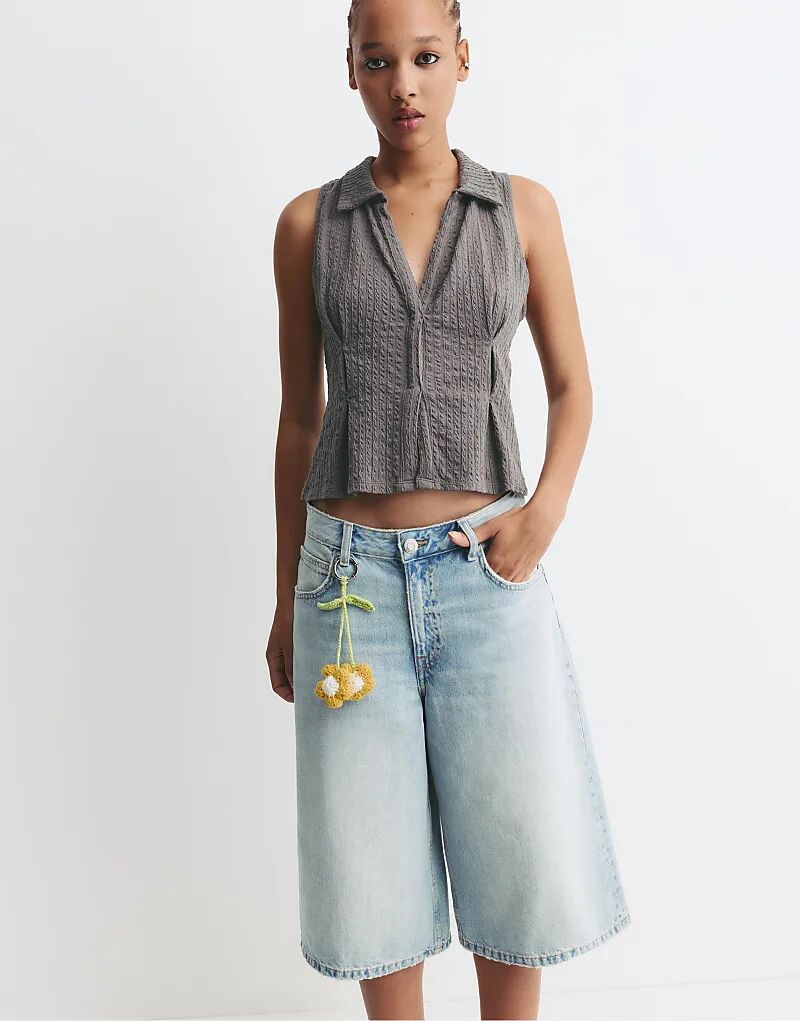 

Текстурированный топ с вытачками Pull&Bear серого цвета