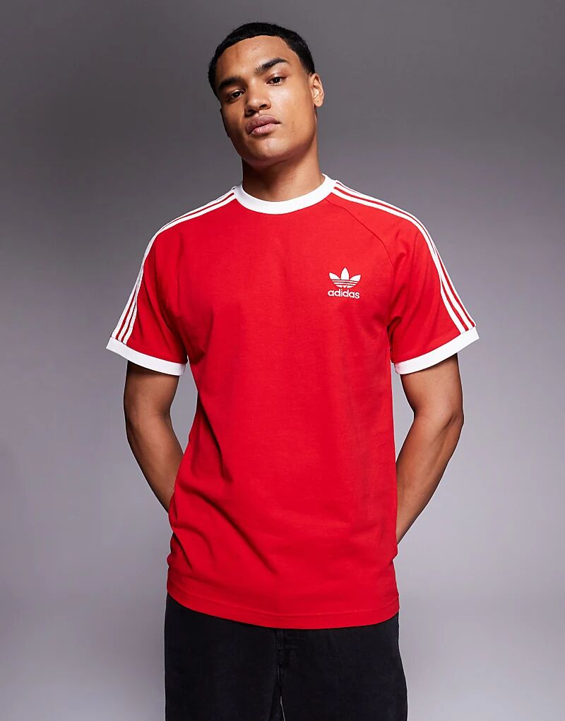 

Футболка adidas Originals с тремя полосками красного цвета
