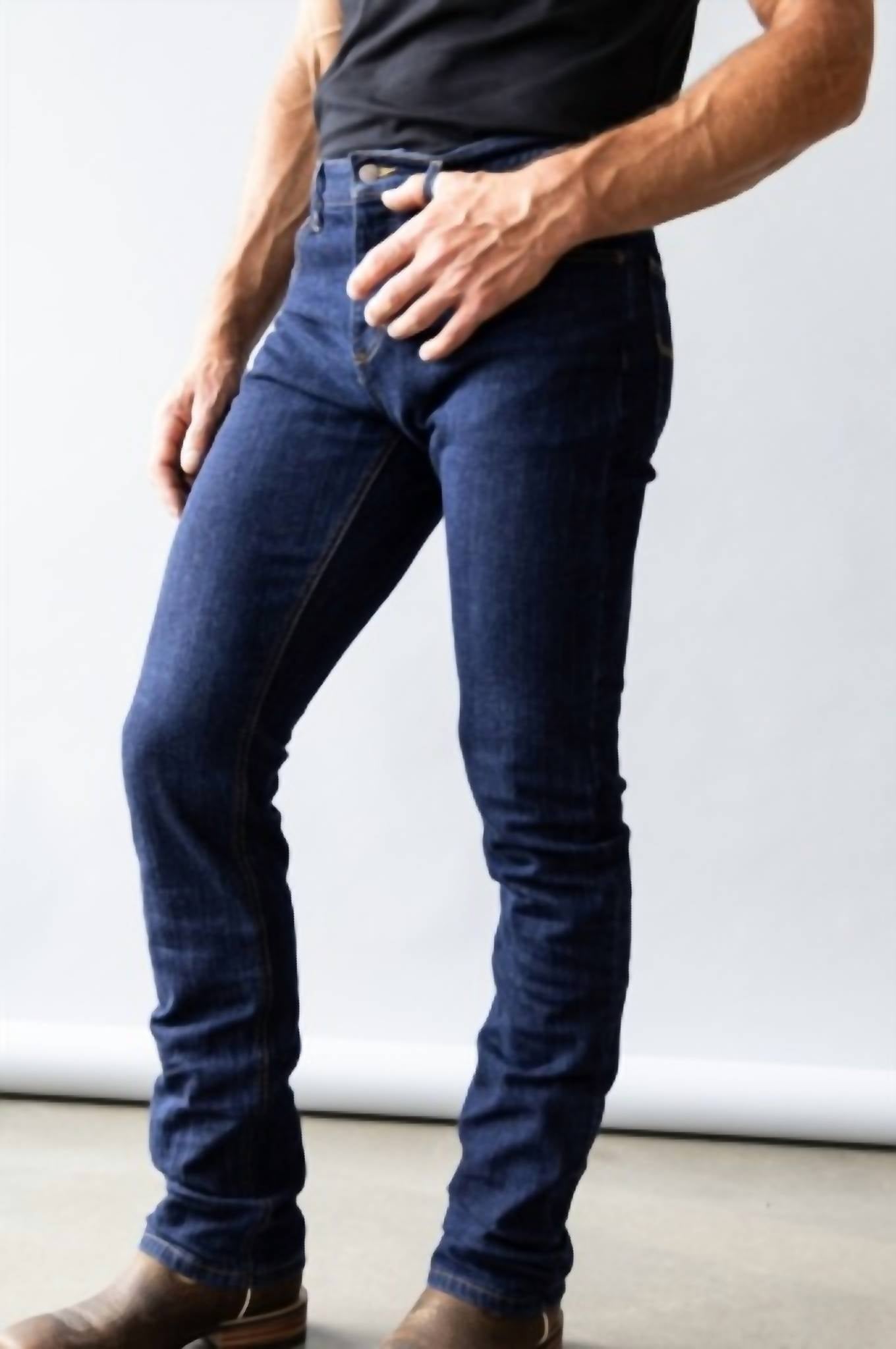 

Узкие прямые джинсы Wayne темного цвета Kimes Ranch, цвет dark wash.