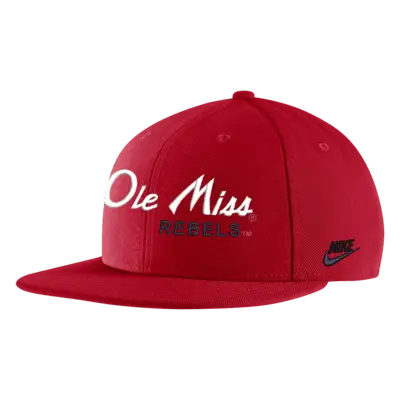 

Бейсболка Nike Ole Miss College Cap, красный