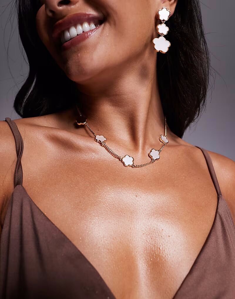 

Ожерелье с несколькими подвесками в цветочек и жемчугом из золота True Decadence