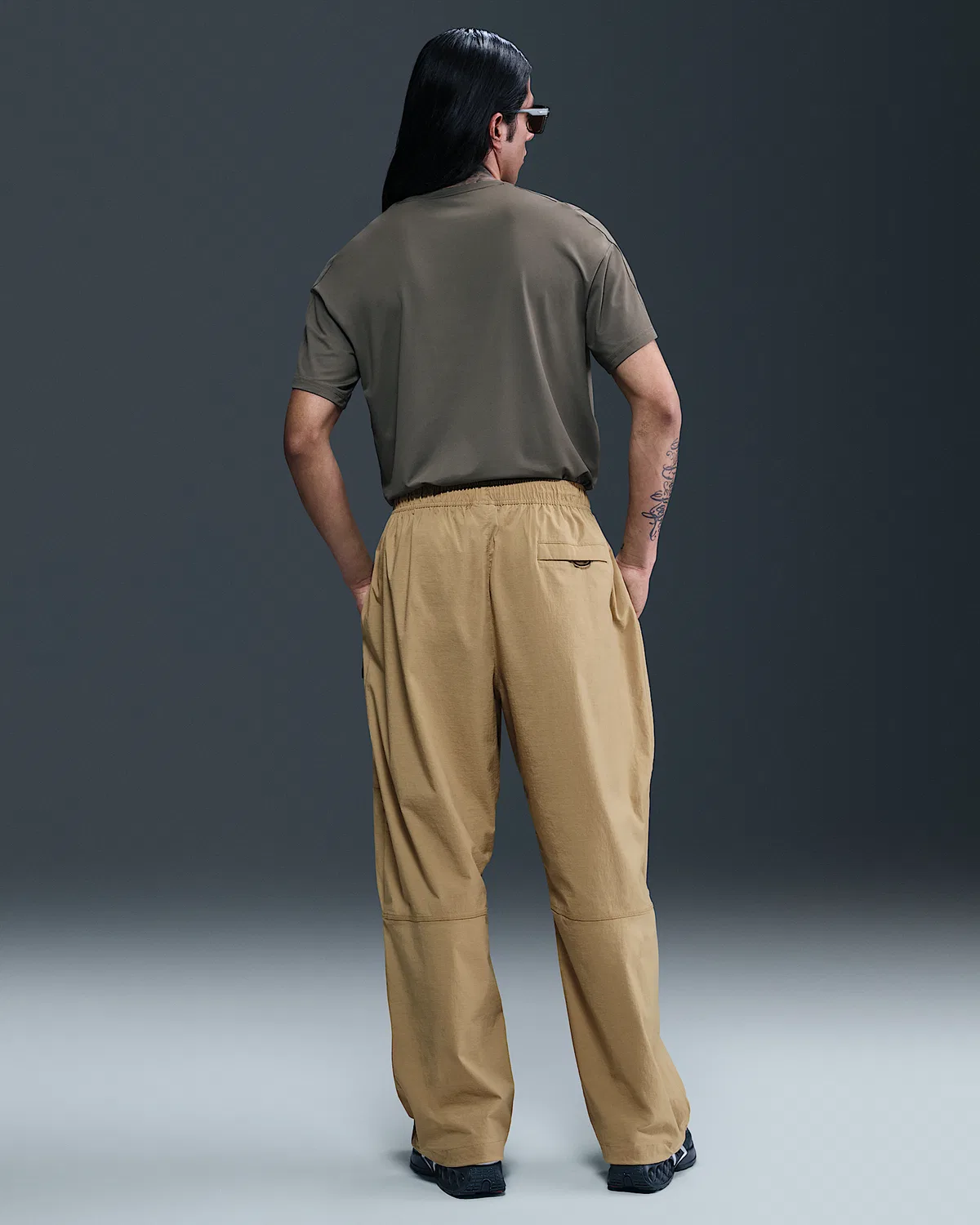 Мужские широкие штаны Nike Tech Woven Oversized, Parachute Beige/Parachute Beige/Black — фото 4