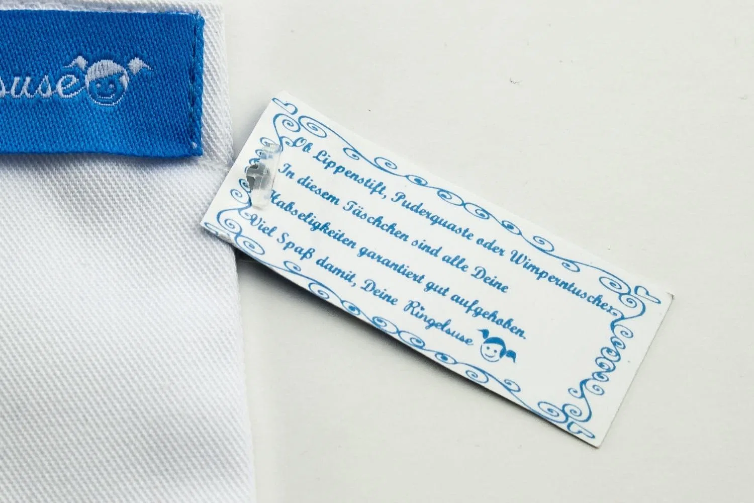 Женская косметичка «Girl's Items» белая с красной вышивкой из хлопка Ringelsuse, White — фото 2