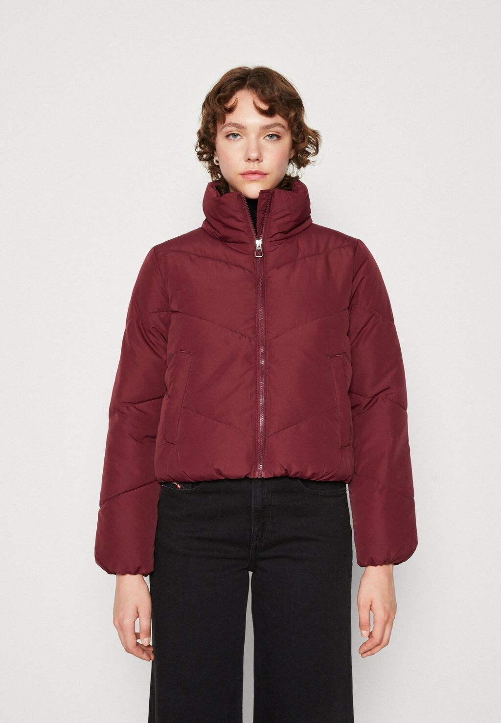

Куртка ONLY ONLMAGGI SOLID PUFFER, цвет windsor wine