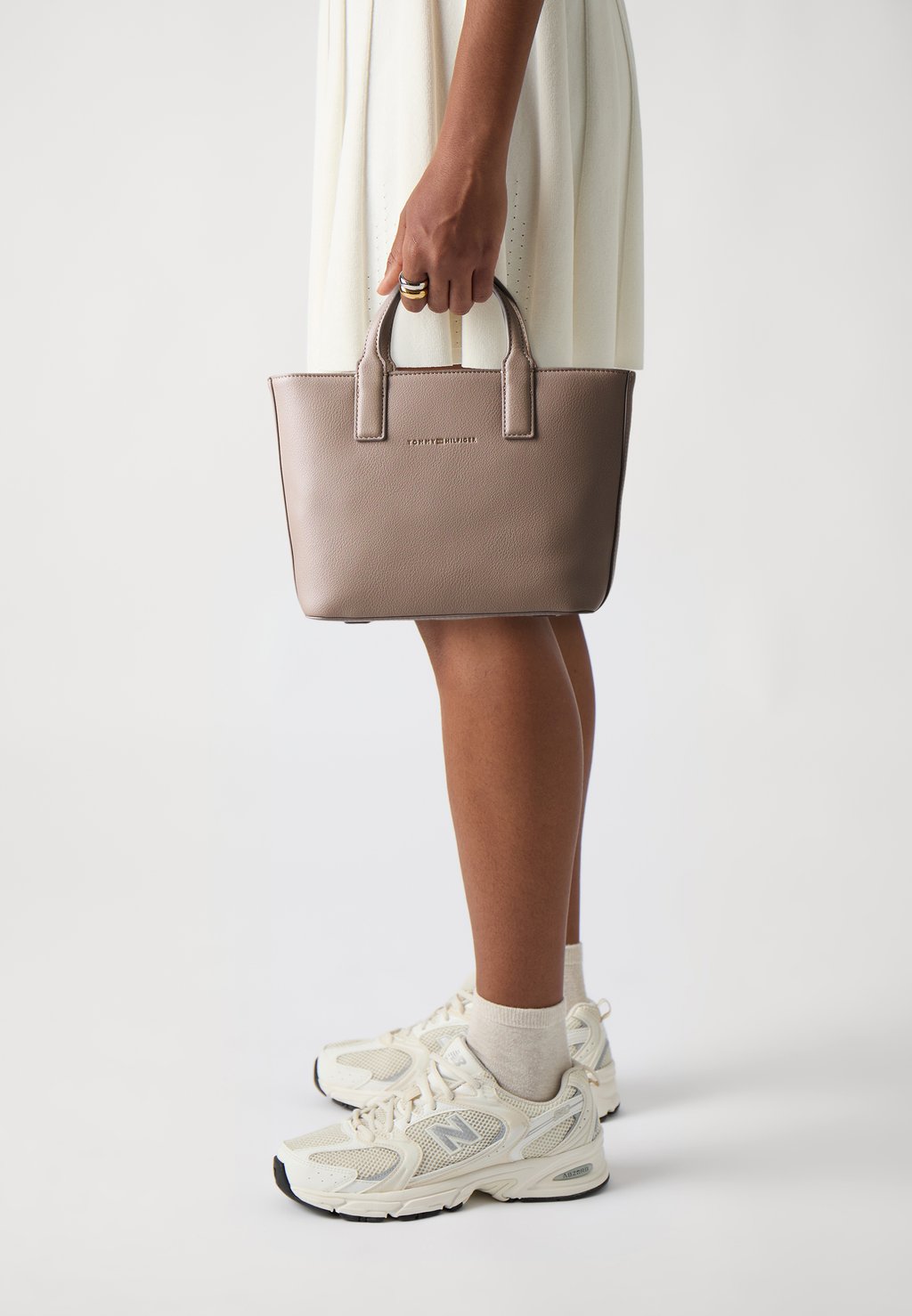 

Сумка LOGOTAPE MINI TOTE Tommy Hilfiger, серо-коричневый