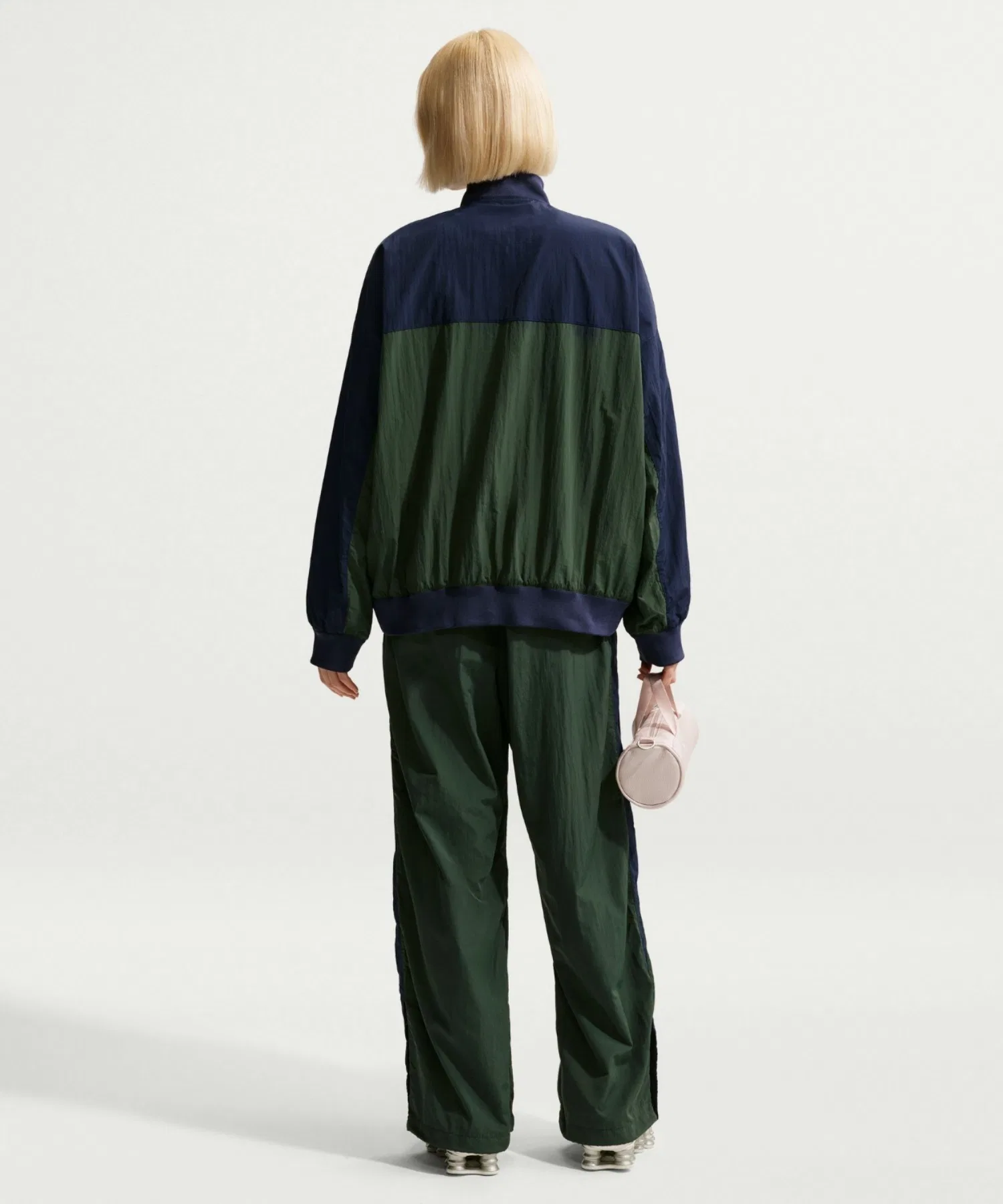 Женские брюки Nike Sportswear Loose High-Waisted Parachute камуфляжные — фото 4